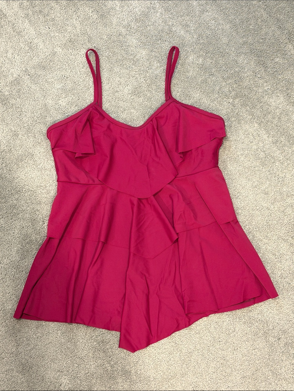 LIKE NEW women’s red/maroon tankini swim top size M